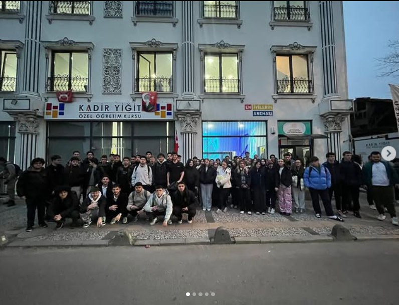 Kadir Yiğit Akademi öğrenci topluluğu